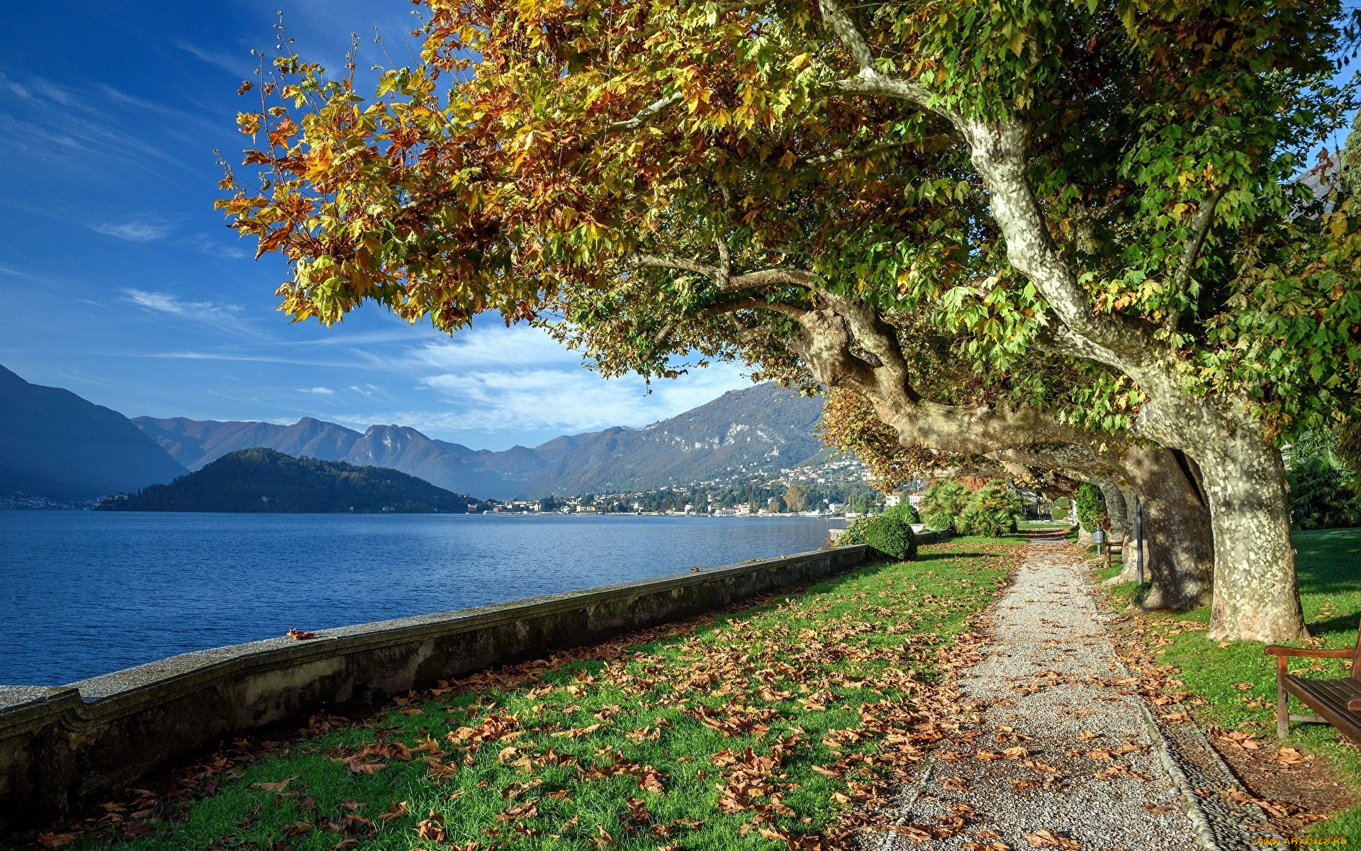 Озеро Комо Италия осень